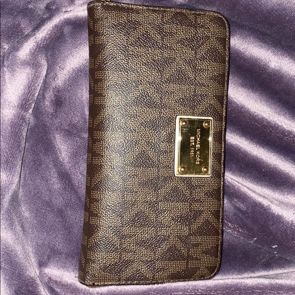 Michael Kors Oversized wallet